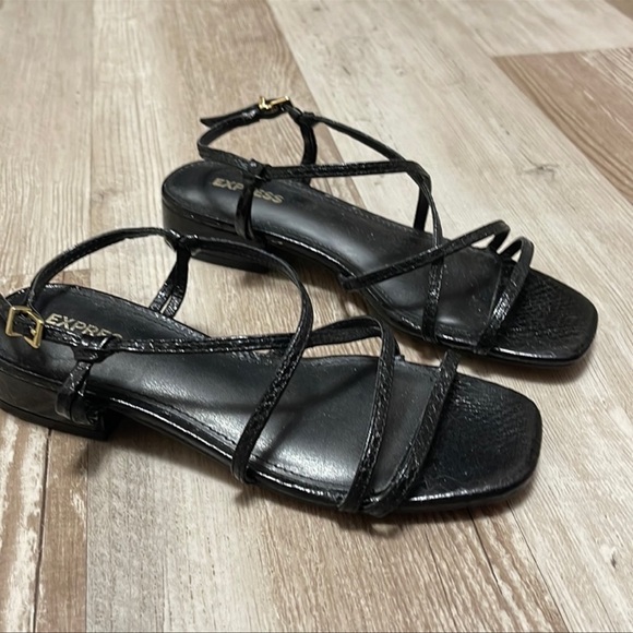 Express sandals - Picture 1 of 2